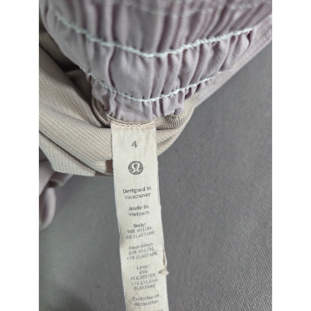 Lululemon Shorts Womens 4 Purple Lined Hottie Hot Performance Stretch Run Gym - Picture 3 of 8